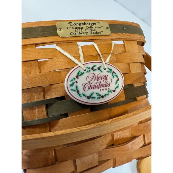1995 Longaberger Christmas Collection Cranberry Basket w/Liner, Tie On & Lid - Picture 3 of 4